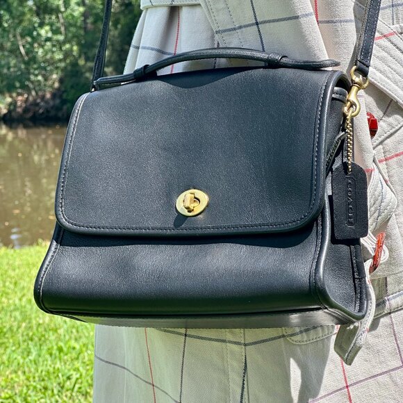 Coach Vintage 1998 Court Bag Black Gold HUNGARY 9870 Hang Tag Crossbody Strap - Picture 1 of 16